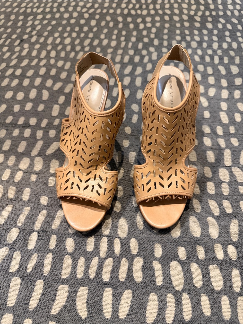 Adrienne Vittadini Tan Laser-Cut Peep-Toe Heels Sz 9 1/2